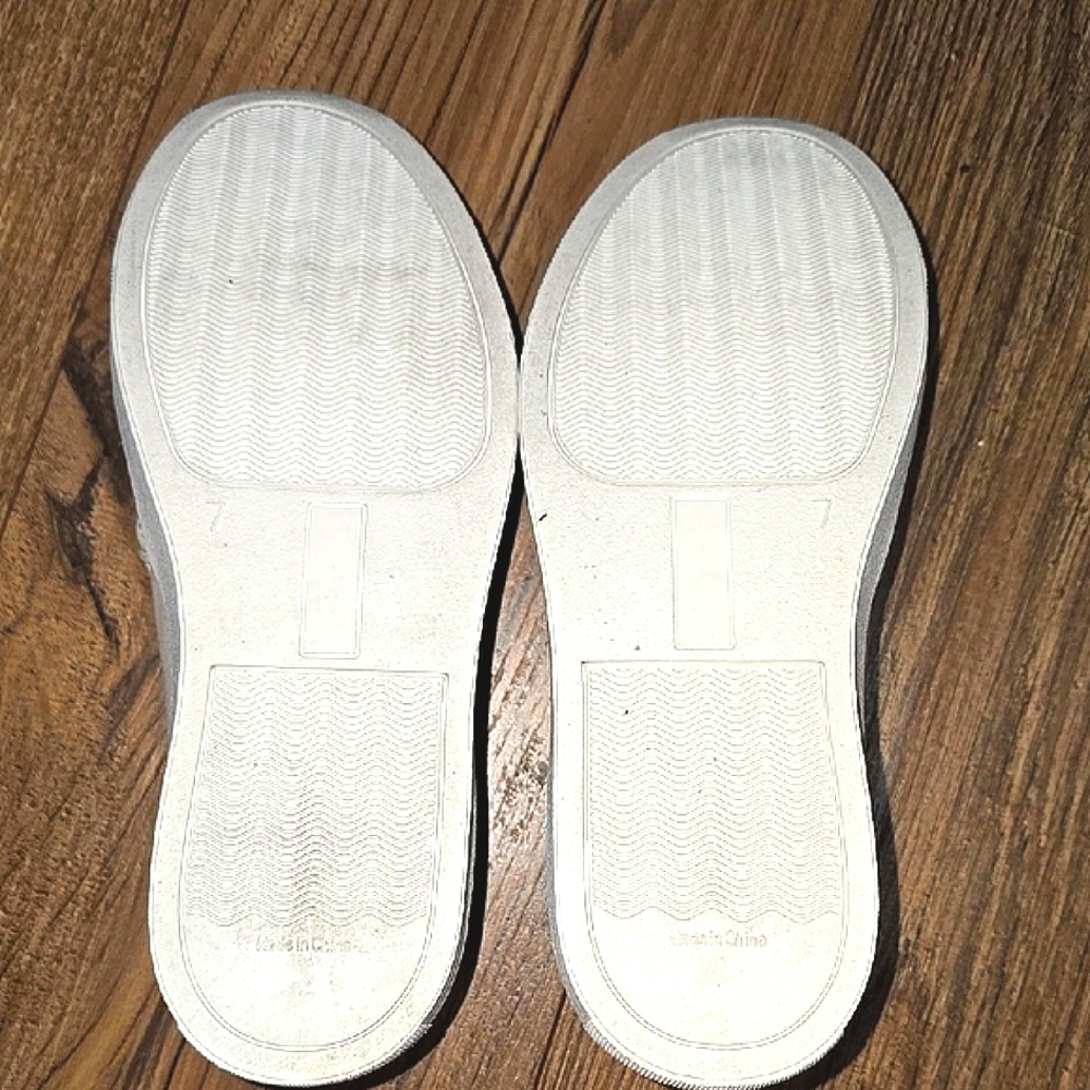 STQ White Quilted Slip-On Sneakers - Picture 4 of 8